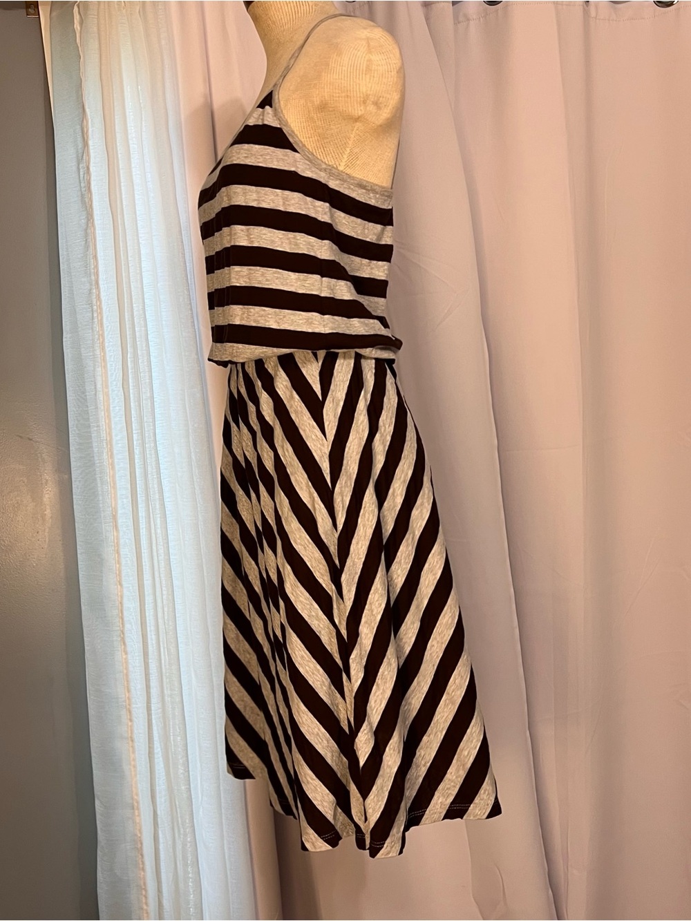 Gap women’s sz M striped knee length strappy dress cotton blend stretch Likenew